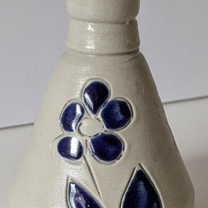 Williamsburg Pottery/Vase