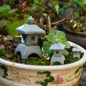 Miniature Mixed Size Pagoda Lantern with Quadrangle , Fairy Garden / Fish Tank Accessories,