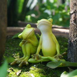 Miniature Frog Lovers Together, Fairy Garden Supplies & Accessories ,Mini Animals for Fairies and Terrariums