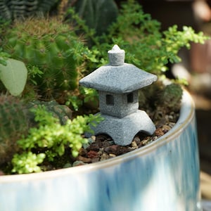 1pcs Miniature Small Pagoda Lantern with Quadrangle  , Fairy Garden / Fish Tank Accessories,