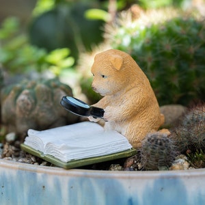 Feengarten Zubehör Hund mit einer Lupe Miniatur Gartenarbeit, Terrarium Versorgung, Miniatur Garten Dekor