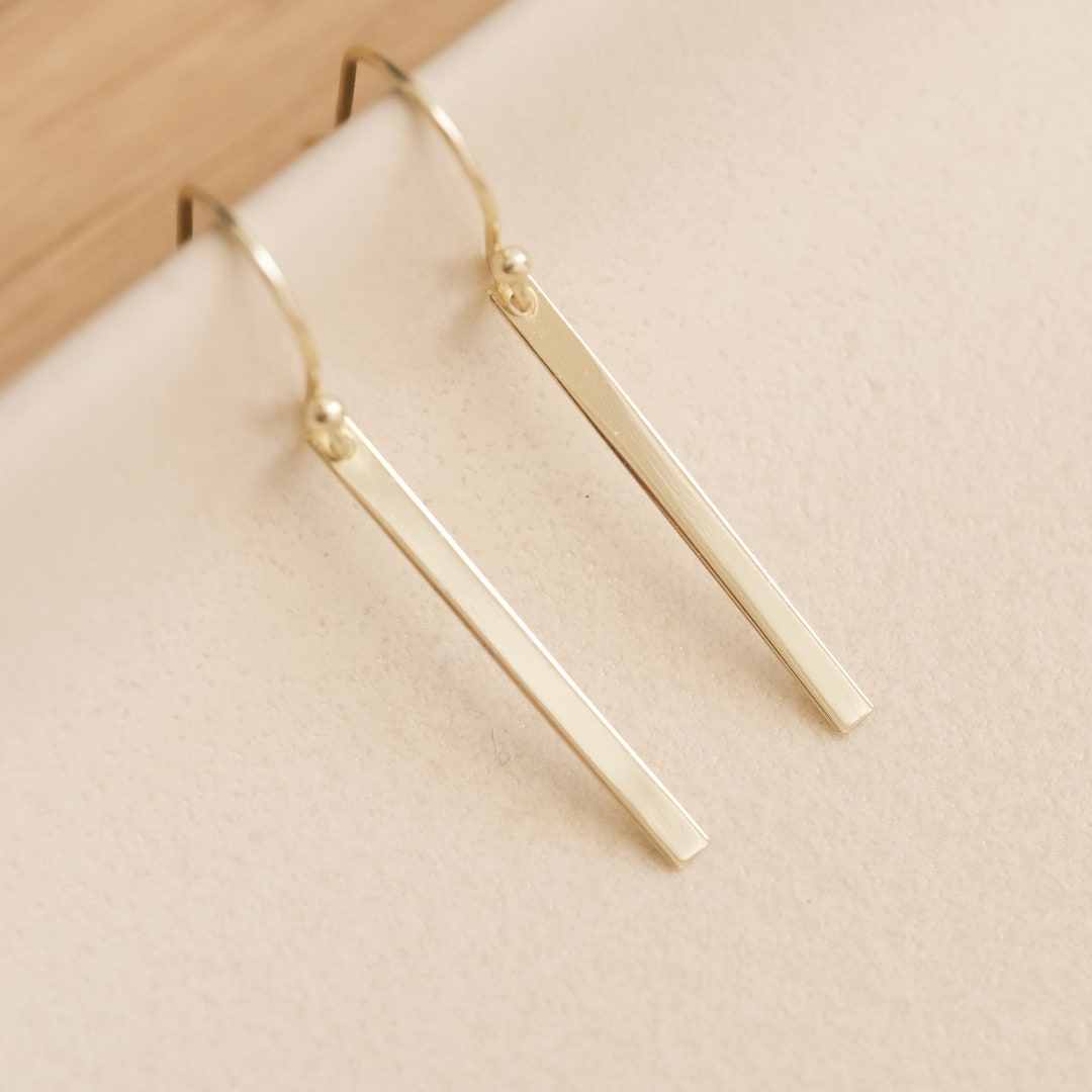 Single Veto Bar Chain Earring 14K
