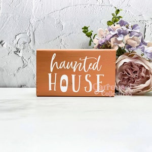 Haunted house halloween Wood Sign, halloween decor, halloween sign, spooky decor, creepy signs, spooky sign, halloween decorations