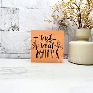 Trick or treat halloween Wood Sign, halloween decor, halloween sign, spooky decor, creepy signs, spooky sign, halloween decorations