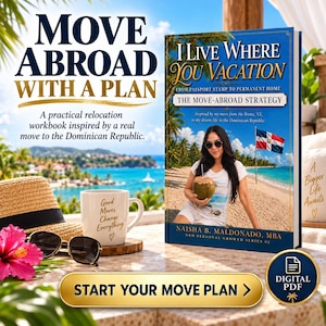 Könnte beinhalten: Ein Buch mit dem Titel I Live Where You Vacation, dessen Cover eine Person mit einer Kokosnuss am Strand und die Flagge der Dominikanischen Republik zeigt. Daneben liegen ein Strohhut, eine Sonnenbrille, eine rosa Hibiskusblüte und eine Tasse mit Text.