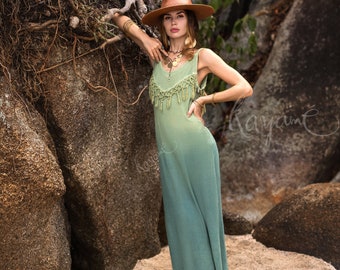 Vestido orgánico con flecos degradados • Vestido con tintes botánicos • Vestido de dama de honor • Vestido de diosa • Vestido color salvia • Vestido con espalda descubierta y flecos