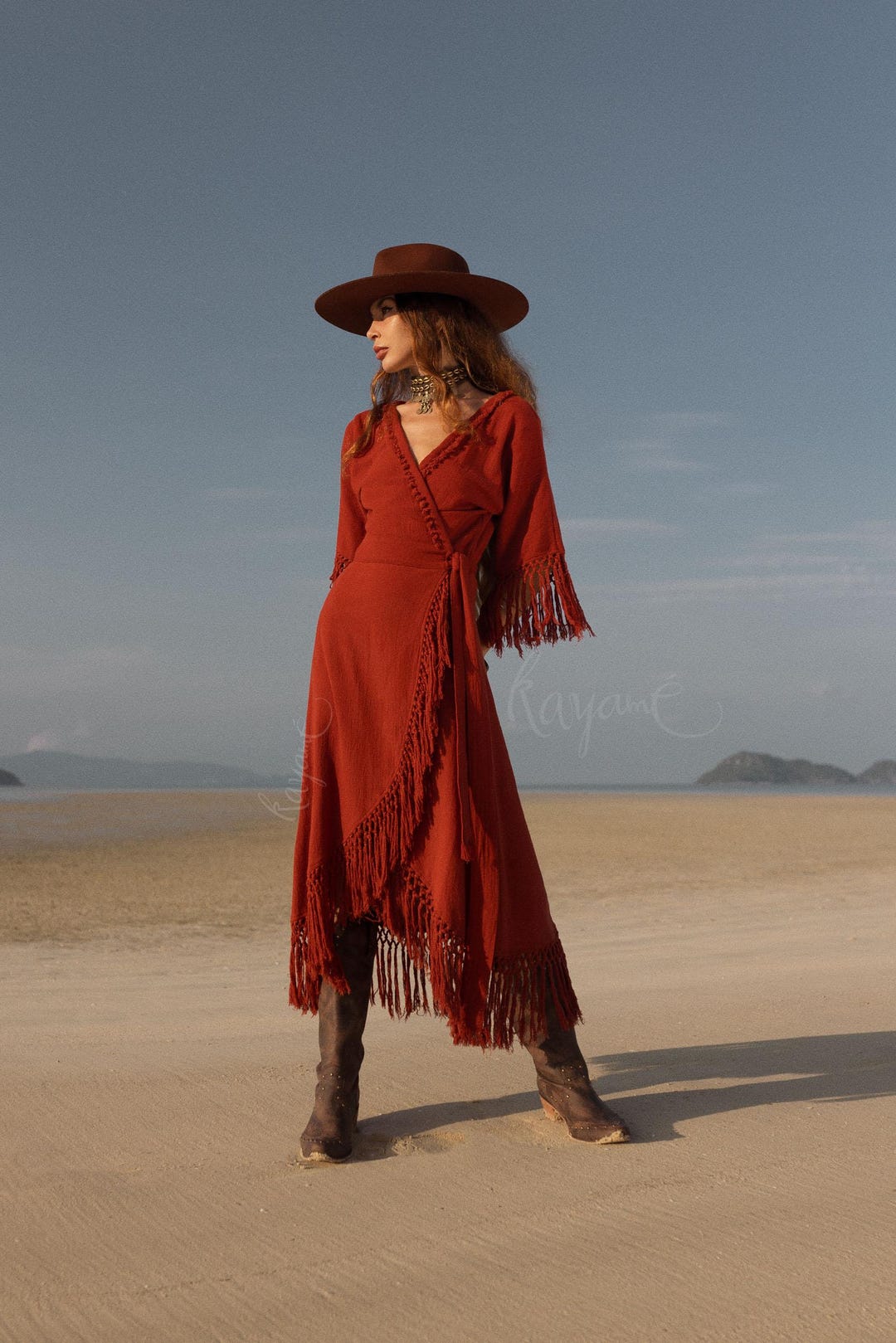 ROBE BOHO ROUGE Kayame꧂ Robe bohème à franges • Robe longue bohème • Robe  de déesse rouge • Robe bohème • Robe western • Robe portefeuille en lin 