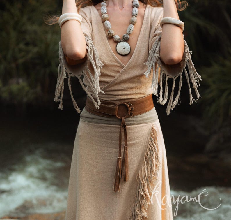 Cinturón ancho de piel vegana estilo bohemio: marrón, gris, detalles de latón, estilo western. imagen 9