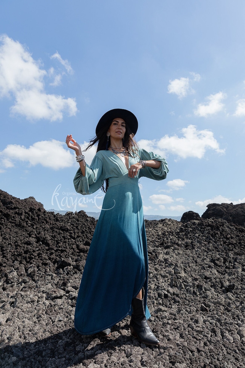 Vestido estilo diosa con efecto degradado de bambú orgánico • Vestido boho azul • Vestido de bambú • Vestido estilo diosa azul • Vestido boho de verano teñido a mano • Vestido azul boho imagen 2