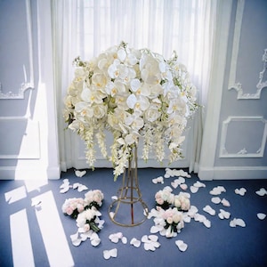 Full White Flower Ball,White Centerpiece Flower Ball,Wedding Centerpiece,Flower Ball Centerpiece,Romantic Wedding Tall Table Centerpiece