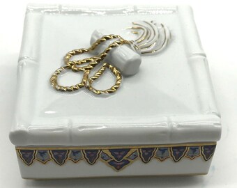 Elizabeth Arden CHINOISERIE Porcelain Square Trinket Box Dish Gold Accents
