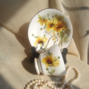 Vintage PARAGON Tea Cup and Saucer Paragon Brown Eyed Susan Teacup and Saucer yellow flower teacup, made in England 5B13