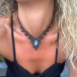 Labradorite Macrame Choker: Brown Leaf Pendant Necklace, labradorite gemstone jewelry, naturalstone bohemian tiara
