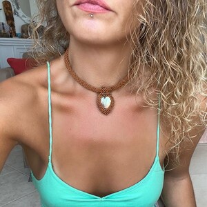 Chokerketting macramé labradoriet: handgemaakte boho-edelsteenketting, unieke festivalsieraden, natuursteenhanger