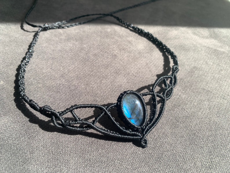 Collier ras de cou ou diadème en macramé labradorite goutte bleue, collier ras de cou, couronne de fée, diadème de déesse, cadeau pour elle, design chic unique, pierre précieuse image 4