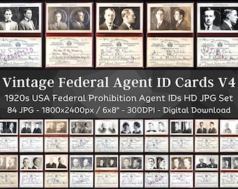 Op de afbeelding: Een set van 84 vintage federale agenten ID-kaarten uit de jaren 1920. De kaarten zijn in zwart-wit en bevatten foto's van de agenten, hun namen en hun identificatienummers. De kaarten zijn 15,24 cm x 20,32 cm en 300 DPI.