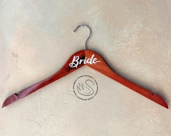 Drewniany ręcznie pisany wieszak ślubny dla panny młodej