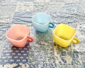 Vintage Glasbake Pastell Milchglas Midcentury quadratische Becher