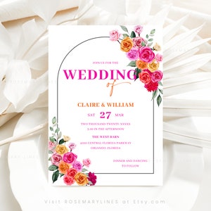 Puede incluir: Invitaci&oacute;n de boda con un dise&ntilde;o de arco floral. La invitaci&oacute;n es blanca con texto negro y un dise&ntilde;o floral rosa y naranja. El texto dice "Join us for the Wedding of Claire & William, S&aacute;b 27 Mar, Dos mil veinte-XXXXX, 15:00 de la tarde, The West Barn, 4020 Central Florida Parkway, Orlando, Florida, Cena y baile a continuaci&oacute;n".