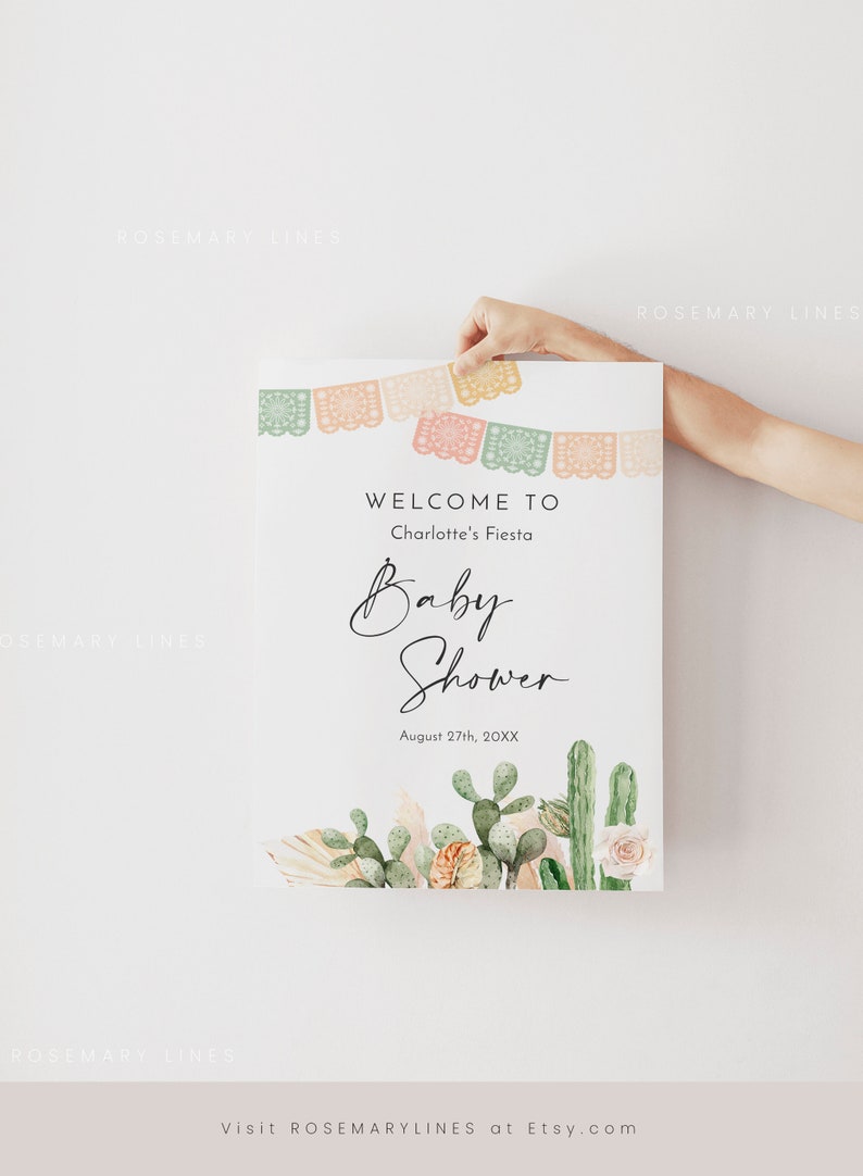 Pu&ograve; includere: Un cartello di benvenuto stampabile per un baby shower con un design di cactus e fiori. Il cartello dice "Benvenuti alla festa di Charlotte August 27th, 20XX".