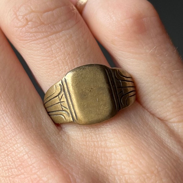 Sz 9 ~ Vintage Mid-Century Brass Signet Ring