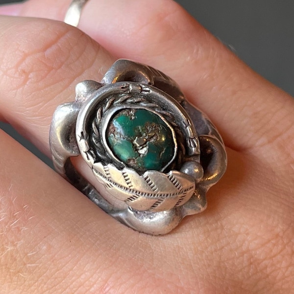 Sz 6.75 ~ Vintage Native American Navajo Sterling Silver & Green Turquoise Sandcast Ring