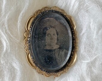 Antique Gold Filled Mourning Jewelry Locket Picture Pin / Brooch