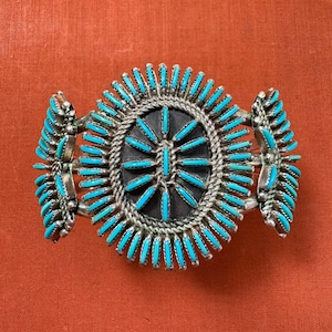 Hooee Vintage Native American Zuni Quality Turquoise Sterling Silver Cluster Bracelet Hooee Vintage Native American Zuni Quality Turquoise Sterling Silver Cluster Bracelet