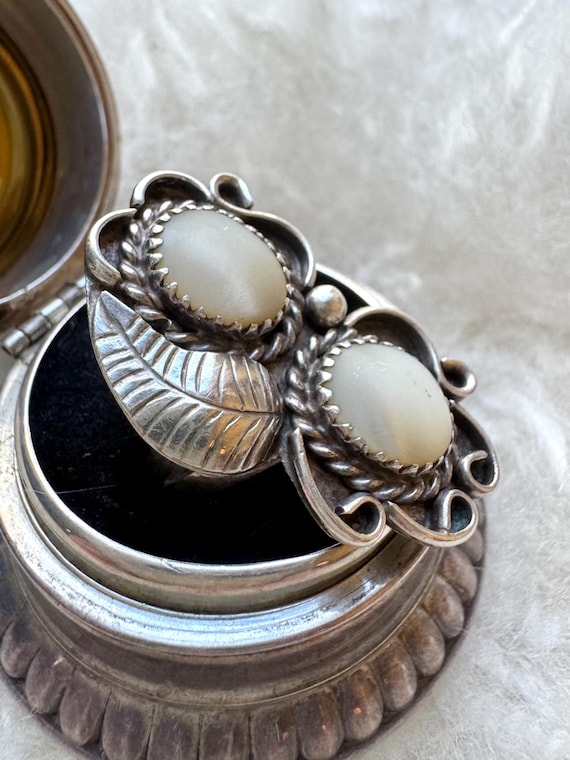Sz 6.5 Vintage Native American Navajo Sterling Silver & White