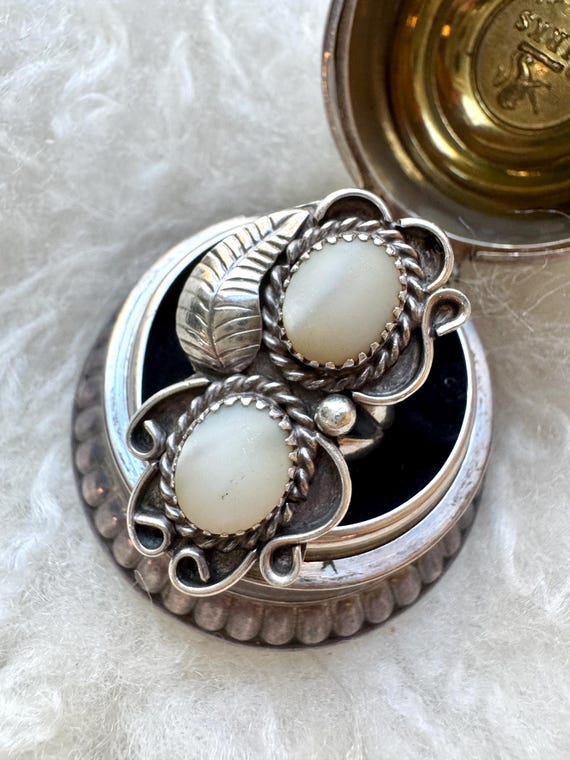 Sz 6.5 Vintage Native American Navajo Sterling Silver & White