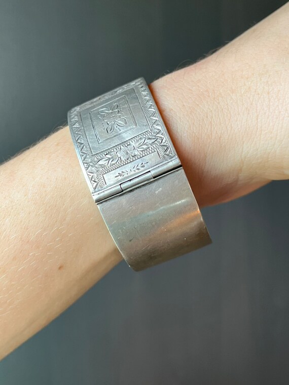 Antique Victorian Solid Silver Etched Floral Hing… - image 5