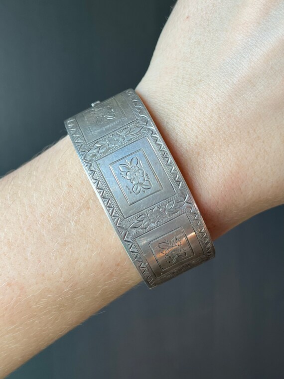 Antique Victorian Solid Silver Etched Floral Hing… - image 4