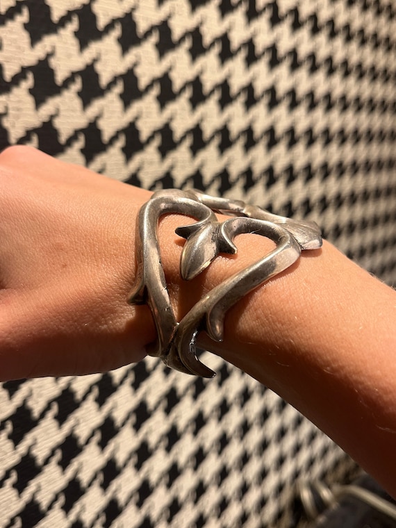 ブレスレット・バングル Vintage NAVAJO Sandcast Bracelet Special Vintage Navajo Silver Sand Cast Bracelet With Turquoise Stone