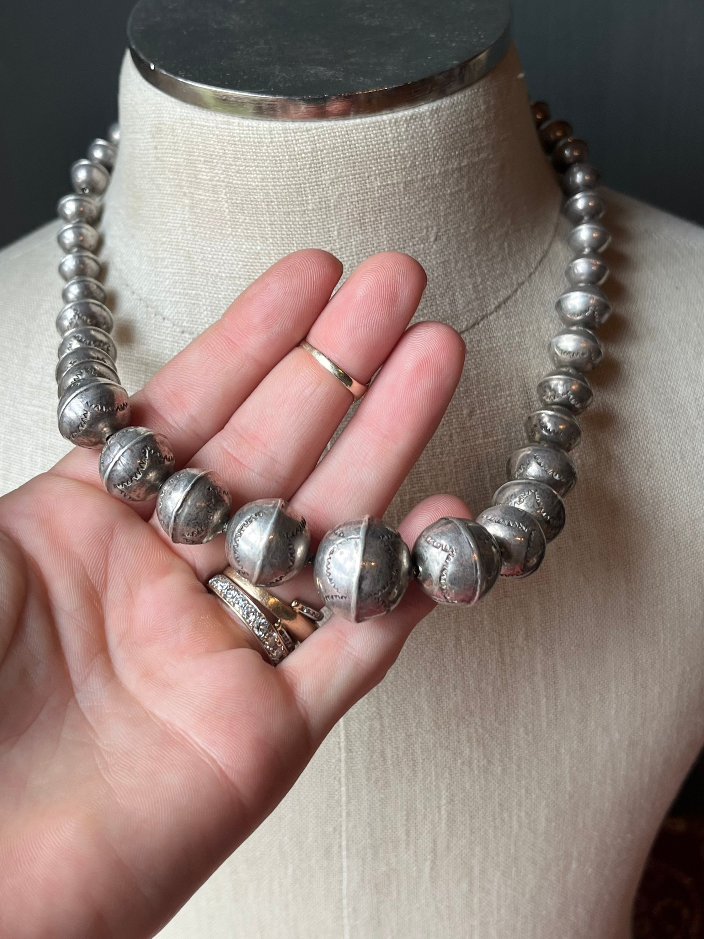 コレクション Vintage Navajo Silver Beads Necklace Vintage Mid-century Native American Sterling Silver Navajo Pearl