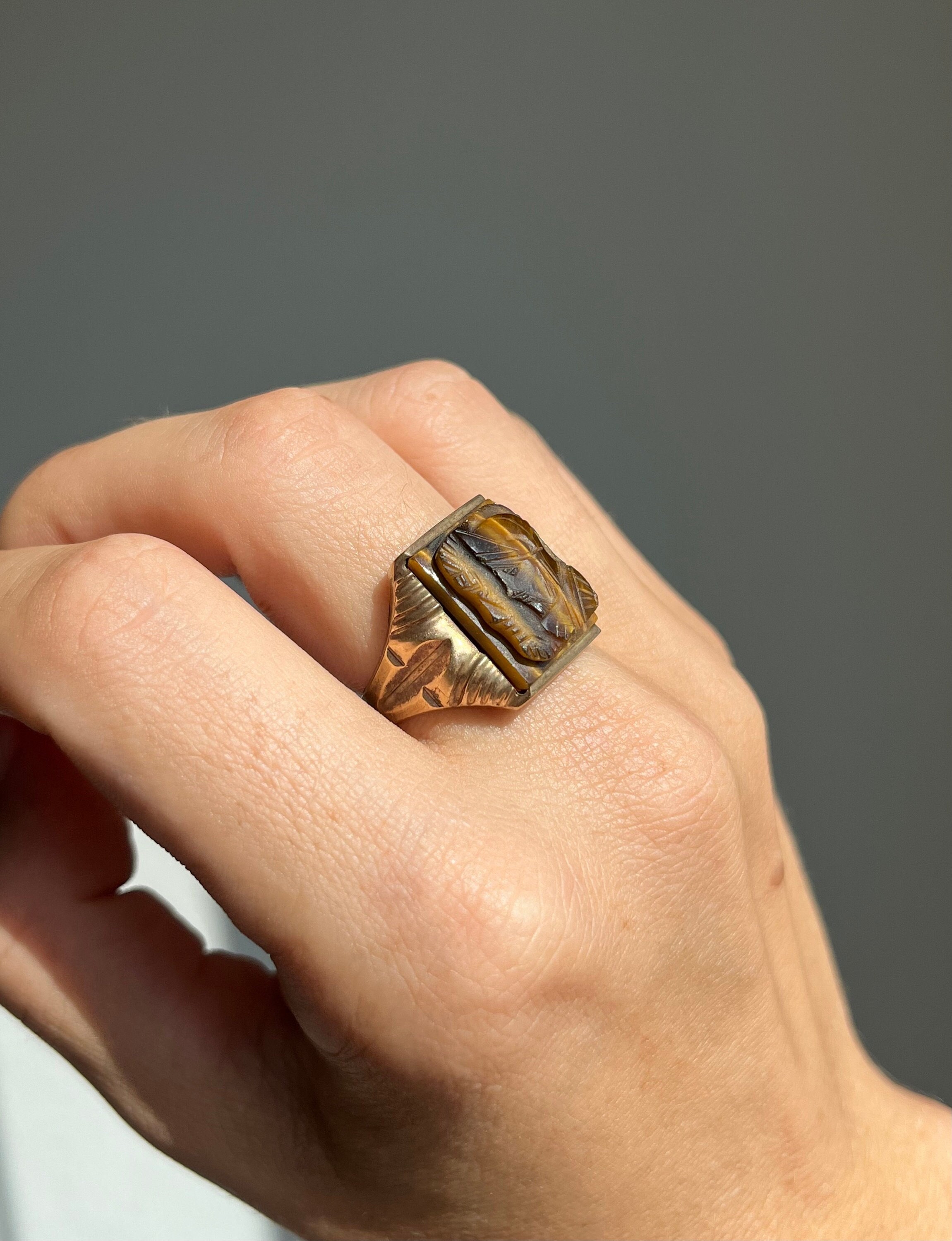 Sz 9.5 ~ Antique 10K Yellow Gold Carved Tigers Eye Double Roman