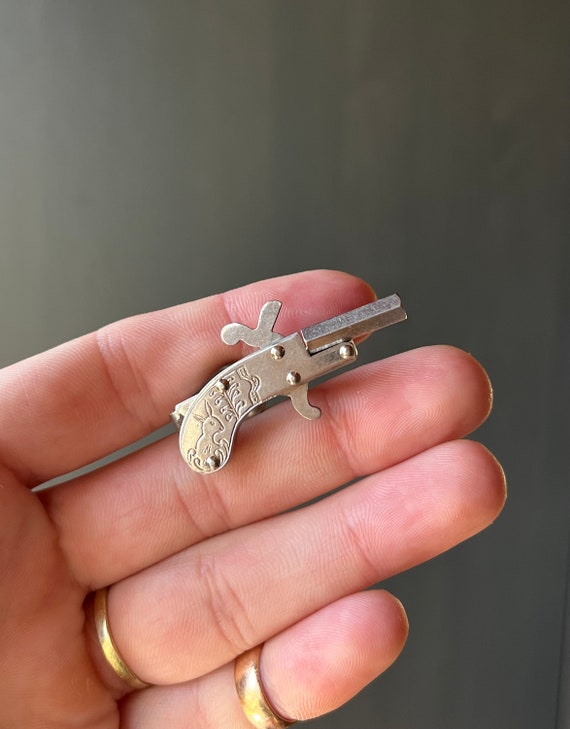 Vintage Chadwick Japanese Silver Tone Bunny Derringer Pistol Cap