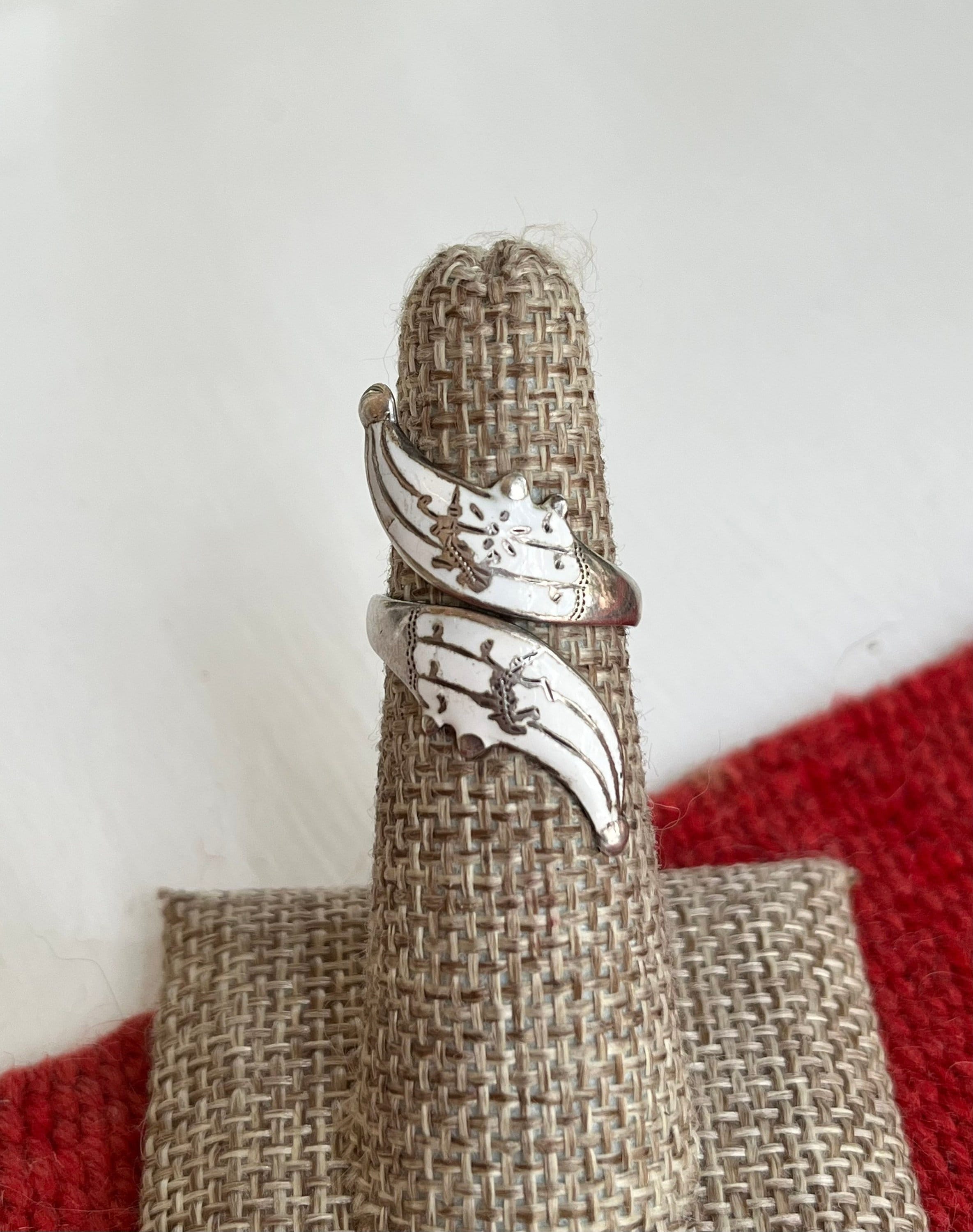 Sz 5 ~ Vintage Siam Adjustable Sterling Silver & White Enamel Wrap