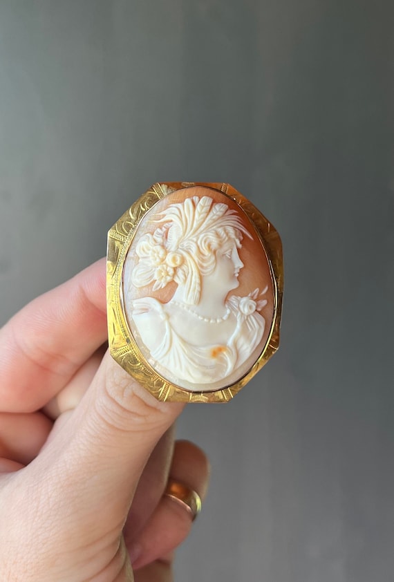 Antique Art Nouveau Gold Italian Carved Conch She… - image 1