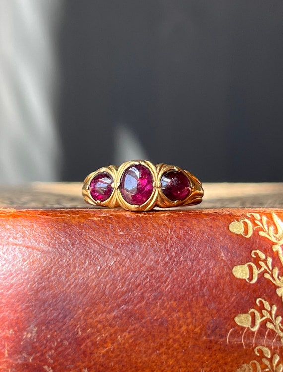 Sz 7 ~ Antique 22K Yellow Gold & Garnet Ring Band