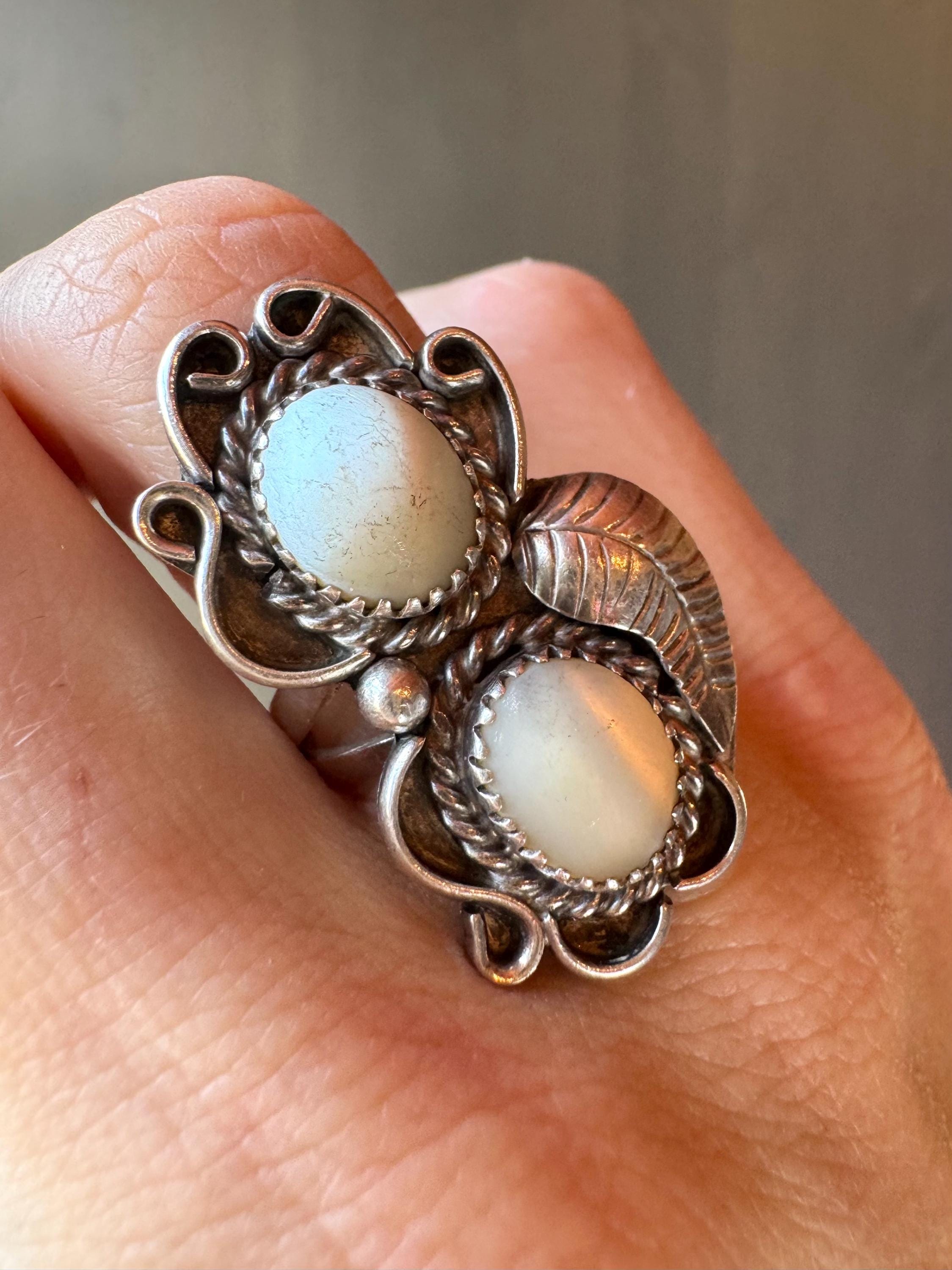 Sz 6.5 Vintage Native American Navajo Sterling Silver & White