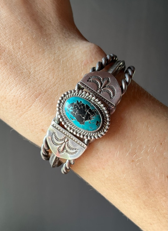 7.5 Inch Wrist Vintage Native American Navajo Spiny Oyster Shell Sterling Silver Bracelet 7.5 Inch Wrist Vintage Native American Navajo Spiny Oyster Shell Sterling Silver Bracelet