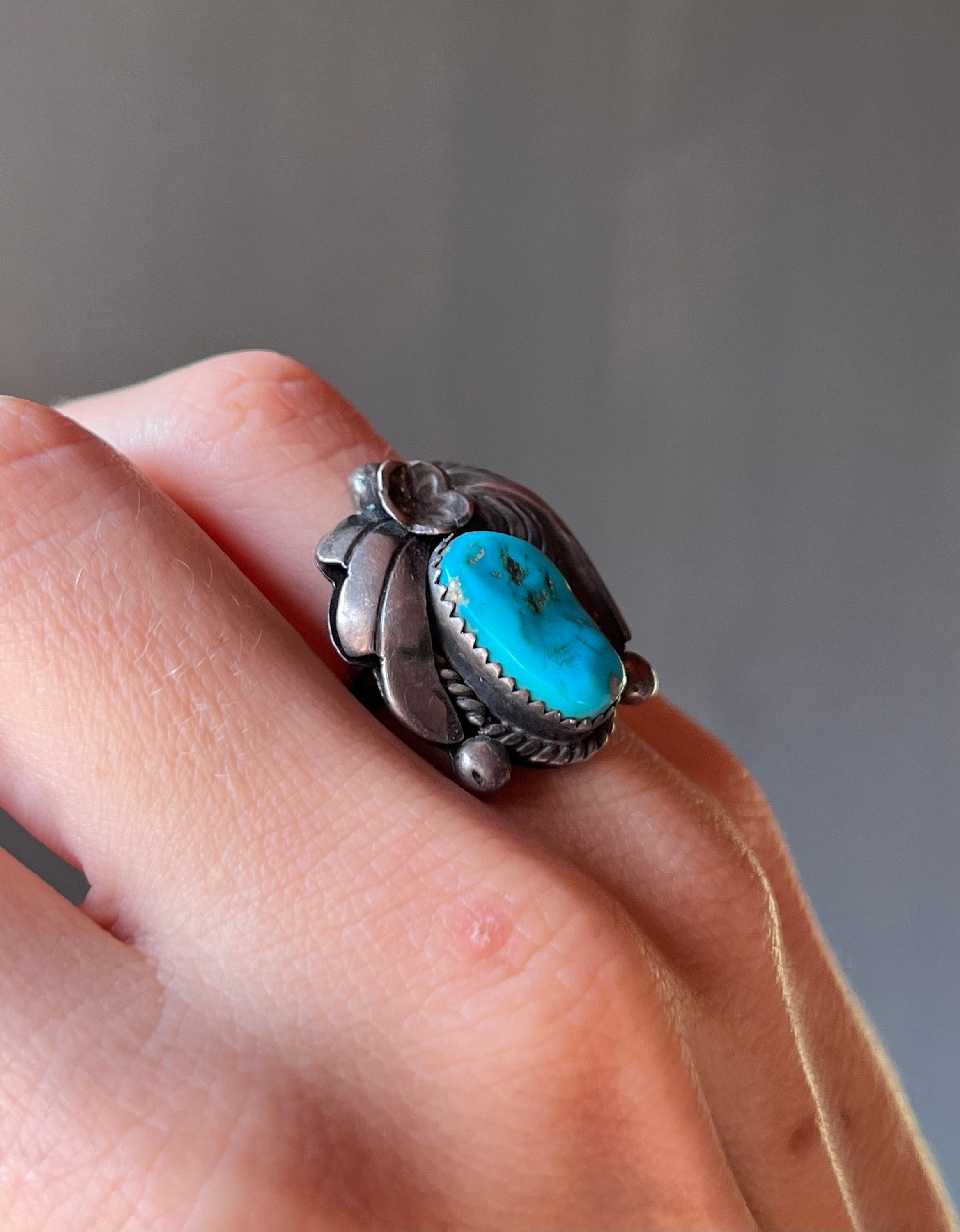 Sz 6 ~ Vintage Native American Navajo Sterling Silver & Blue