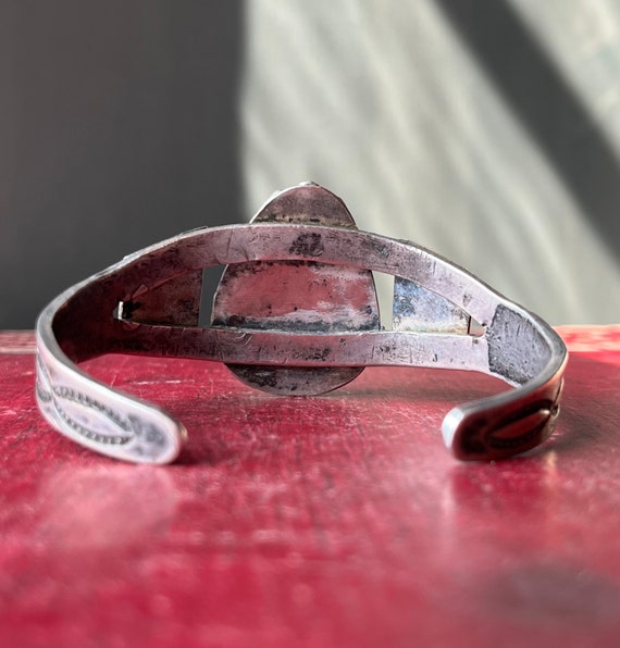 Early To Mid 1900's Vintage Native American Navajo Sterling Or Coin Silver Handstamped Bracelet Early To Mid 1900's Vintage Native American Navajo Sterling Or Coin Silver Handstamped Bracelet
