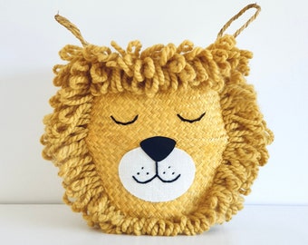 Large lion seagrass belly basket