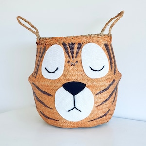 Large tiger seagrass belly basket, had made with an adorable face. Perfect for a safari or jungle themed kids room