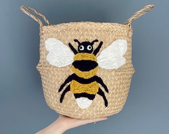 Medium bee belly basket Manchester bee handmade by Bellybambino