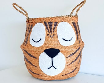 Large tiger seagrass belly basket, had made with an adorable face. Perfect for a safari or jungle themed kids room