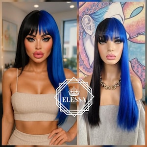 Op de afbeelding: Twee pruiken met lang, steil haar en pony's. Eén pruik is gestyled op een persoon, de andere op een mannequin. Beide pruiken hebben een gesplitst kleurontwerp, met zwart aan de ene kant en levendig blauw aan de andere kant. De pruiken zijn van het merk "Elessa".