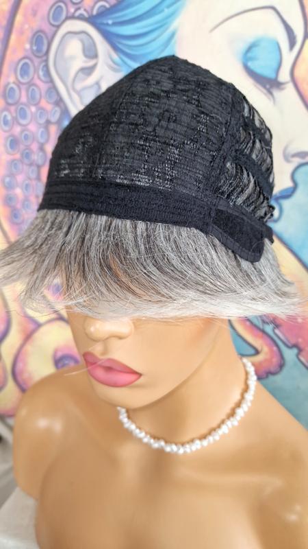 NEZIH Damen Kunsthaar-Perücke – Kurz, Gewellt, Grau Gesträhnt, Balayage-Look Mit Pony – Pixie-Schnitt Für Cosplay & Alltag