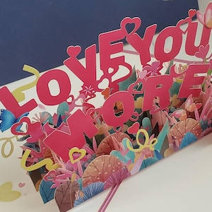 Biglietto di auguri d'amore personalizzato - Scrivi il tuo messaggio - Biglietto di posta 3D pop-up "Ti amo di più" - Può essere personalizzato o inviato vuoto